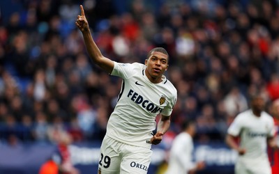 中欧电竞-卡内吕德赛后感谢教练指导